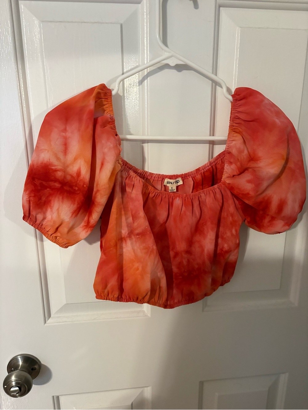 Main Strip Orange Tie-Dye Puff Sleeve Crop Top